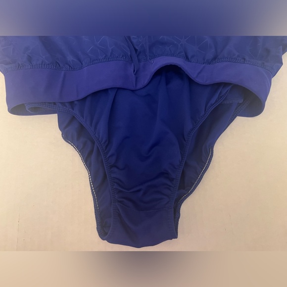 NIKE’S WOMEN’S PURPLE SIZE MEDIUM RUNNING SHORTS DRI FIT - Picture 4 of 6